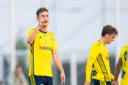 Ängelholms Niklas Svensson jublar efter 3-0