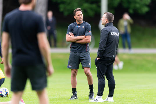 Frölundas Joel  Lundqvist pratar med IFK Göteborgs