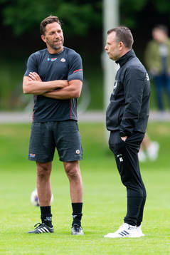 Frölundas Joel  Lundqvist pratar med IFK Göteborgs