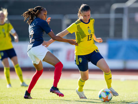 Frankrikes Emelyne Laurent och Sveriges Josefin Harrysson