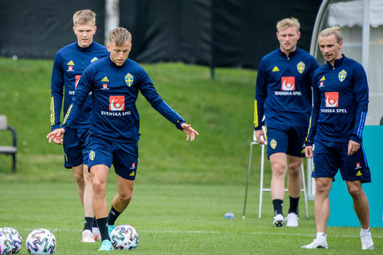 Joakim Nilsson, Jesper Karlsson, Jacob Rinne and Niclas Hult of the Swedish national football team's reserve squad at a training session