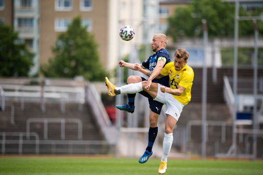 Österlens Adam Barchan och IFK Malmös Jesper Rindmo