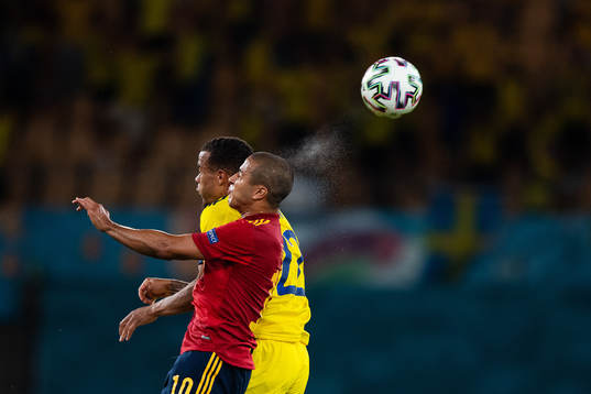 Thiago Alcantara of Spain and Robin Quaison of Sweden