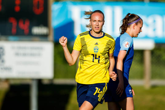 of Sweden Nathalie Björn jublar efter 2-0