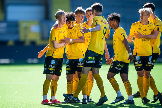 Elfsborgs Carl Mauritzson jublar med lagkamraterna efter 1-0