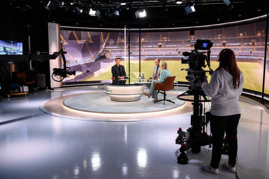 s Kim Källström, Lasse Granqvist och Hanna Marklund i TV4:s EM-studio inför en sändning under fotbolls-EM den 17 juni 2021 i Stockholm. 