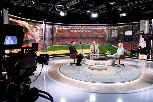 s Kim Källström, Lasse Granqvist och Hanna Marklund i TV4:s EM-studio inför en sändning under fotbolls-EM den 17 juni 2021 i Stockholm. 
