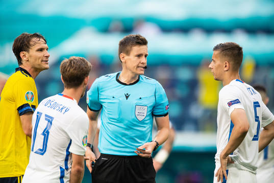 Albin Ekdal of Sweden, referee Daniel Siebert and Patrik Hrosovsky and Lubomir Satka of Slovakia