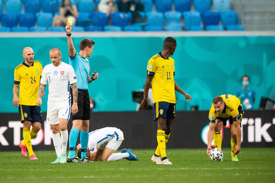 referee Daniel Siebert shows a yellow card to Viktor Claesson of Sweden