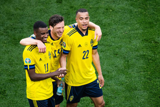 Alexander Isak, Gustav Svensson and Robin Quaison of Sweden celebrate