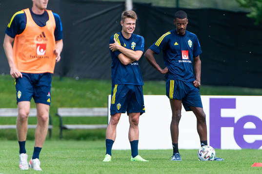 Mattias Svanberg and Alexander Isak of the Swedish national