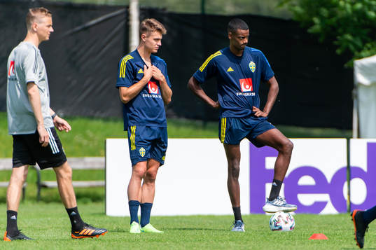 Mattias Svanberg and Alexander Isak of the Swedish national