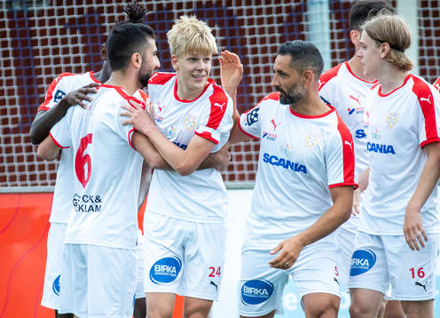 Assyriskas Marcus Linday jublar efter 0-1