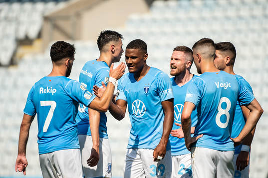 Malmö FFs Amin Sarr jublar med Erdal Rakip och Pavle Vagic efter 1-0
