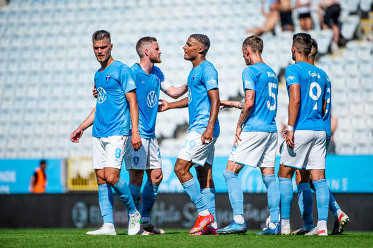 Malmö FFs Amin Sarr jublar med lagkamraterna efter 1-0