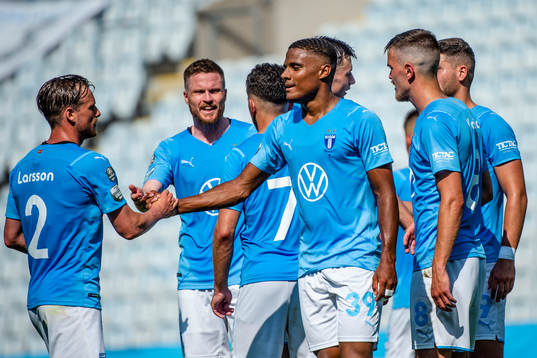 Malmö FFs Amin Sarr jublar med lagkamraterna efter 1-0