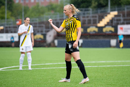 Häckens Stina Blackstenius jublar efter 2-0
