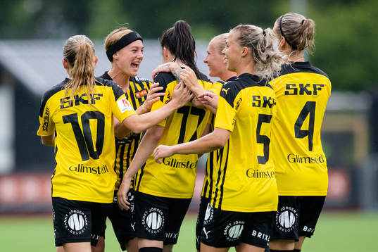 Häckens Anna Julia Csiki jublar