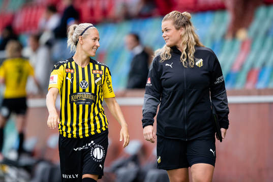 Häckens Emma Kullberg och assisterande tränare Erika Faith