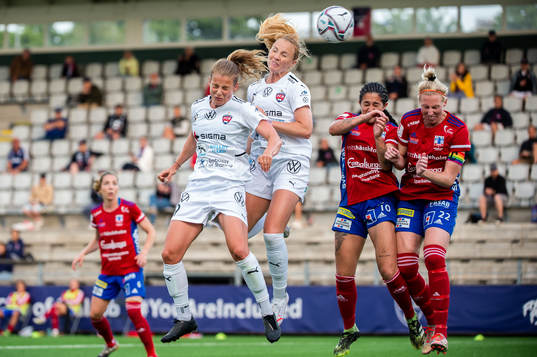 Rosengårds Anna Anvegård och Glódís Perla Viggósdóttir