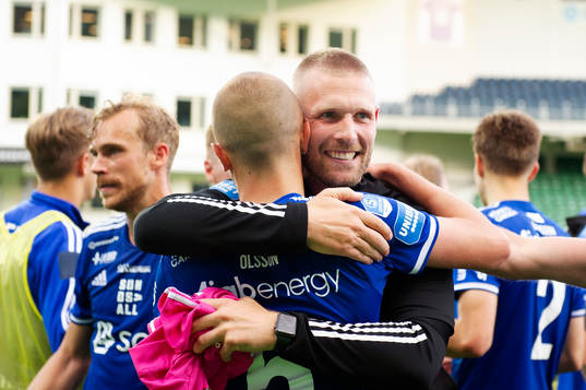 Sundsvalls målvaktstränare Tommy Naurin avtackas