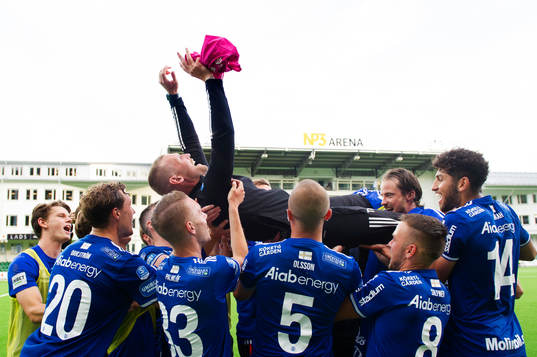 Sundsvalls målvaktstränare Tommy Naurin avtackas