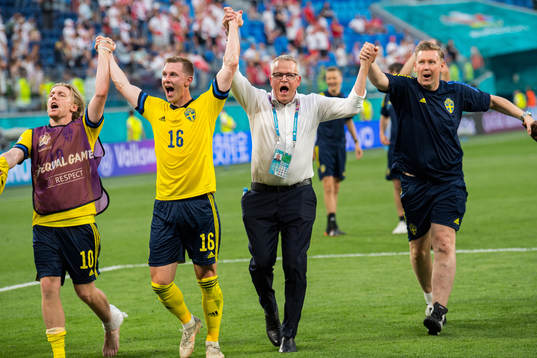 Emil Forsberg, Emil Krafth, head coach Janne Andersson and assistant coach Peter Wettergren of Sweden celebrate