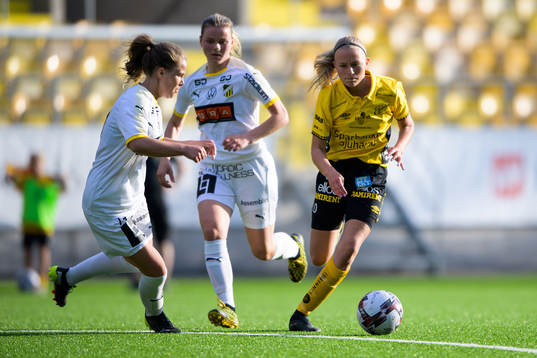 Häckens Matilda Öst och Elfsborgs Matilda Ståhlbom Karlsson