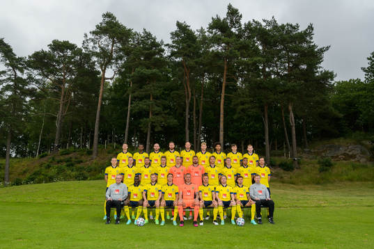  Mikael Lustig, Alexander Isak, Marcus Danielson, Pontus Jansson, Andreas Granqvist, Filip Helander, Jens Cajuste, Victor Nilsson Lindelöf and Dejan Kulusevski. Middle row: Ludwig Augustinsson, Viktor Claesson, Marcus Berg, Mattias Svanberg, Karl-Johan Johnsson, Kristoffer Nordfeldt, Albin Ekdal, Emil Krafth, Robin Quaison and Gustav Svensson. Bottom row: Head coach Janne Andersson, Ken Sema, Sebastian Larsson, Kristoffer Olsson, Robin Olsen, Pierre Bengtsson, Emil Forsberg, Jordan Larsson and assistant coach Peter Wettergren.