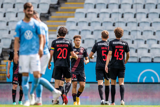 Midtjyllands Mikael Anderson jublar efter 0-1