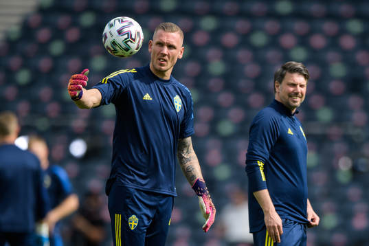 Robin Olsen and sports psychologist Daniel Ekvall of the Swedish national football team at a training session