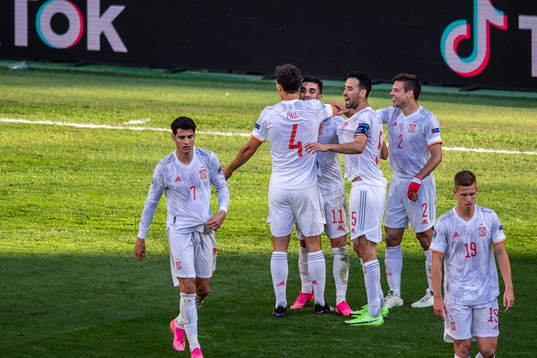 Ferran Torres, Pau Torres, Sergio Busquets and Cesar