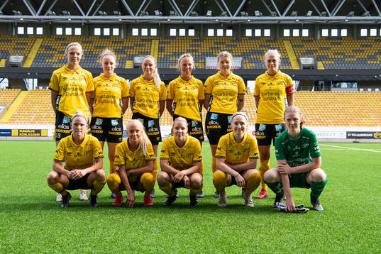 Elfsborgs startelva i premiärmatchen bakre raden från vänster Maja Wrångemyr, Leann Nyström, Matilda Ståhlbom Karlsson, Linn Sångberg, Elin Dahl och Ellen Larsson. Främre raden från vänster Sara Jardving, Tea Skoglund, Linda Westberg Carlsson, Fanny Johansson och målvakt Lia Viking