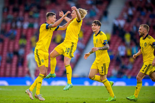 Mikael Lustig, Emil Forsberg, Victor Nilsson Lindelöf and Sebastian Larsson of Sweden celebrate after 1-1