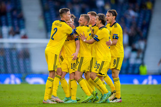 Mikael Lustig, Emil Forsberg, Sebastian Larsson and Kristoffer Olsson of Sweden celebrate after 1-1