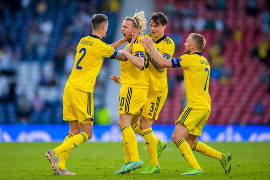 Mikael Lustig, Emil Forsberg, Victor Nilsson Lindelöf and Sebastian Larsson of Sweden celebrate after 1-1