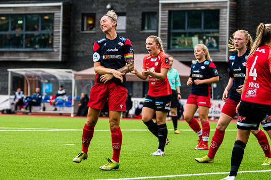 Robyn Elizabeth Decker of Avaldsnes reacts