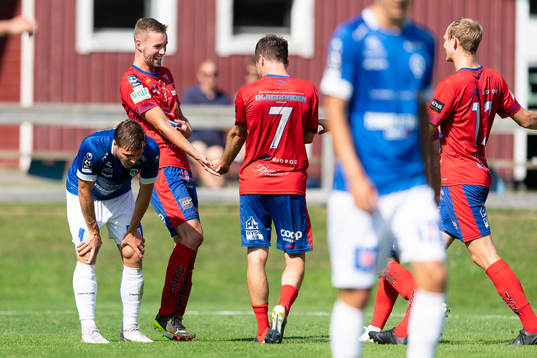 Tvååkers Adam Lindgren jublar efter 2-1