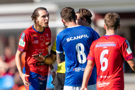 Tvååkers Mergim Laci reagerar