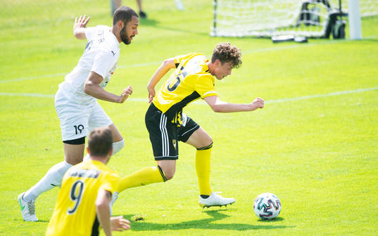 IFK Hässleholms Max Nilsson i matchen i division 2 mellan