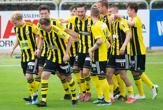 IFK Hässleholm jublar i matchen i division 2 mellan iFK Hässleholm och FC Rosengård i Hässleholm 3 juli 2021.
