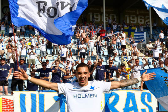 IFK Norrköpings Lucas Lima tackar publiken