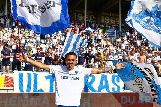 IFK Norrköpings Lucas Lima tackar publiken