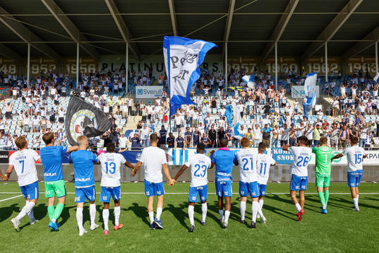 IFK Norrköpings spelare tackar publiken