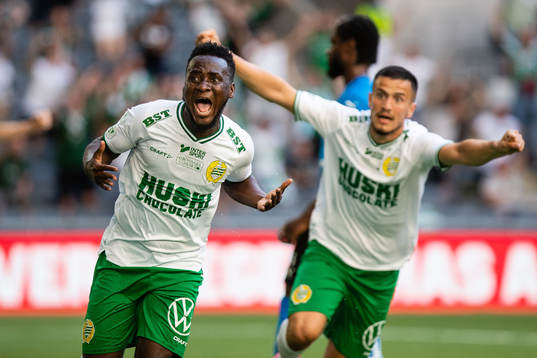 Hammarbys David Accam jublar efter 1-0
