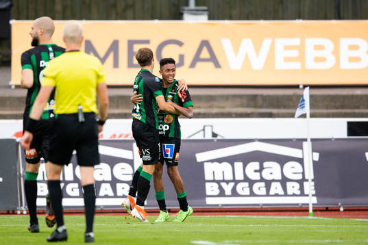 Varbergs Tashreeq Matthews jublar efter 1-1