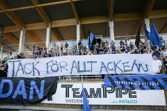 Publiken tackar