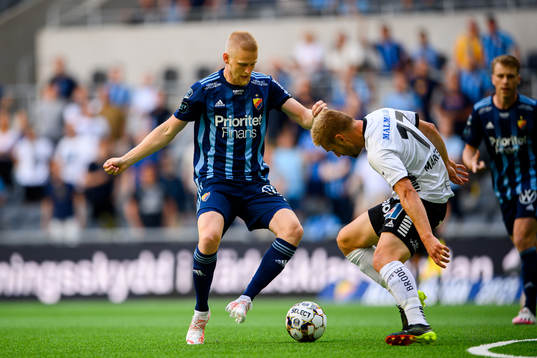 Djurgårdens Kalle Holmberg och Örebros Johan Mårtensson