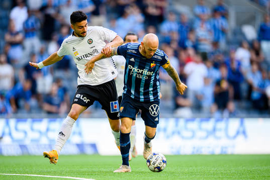 Örebros Deniz Hümmet och Djurgårdens Magnus Eriksson