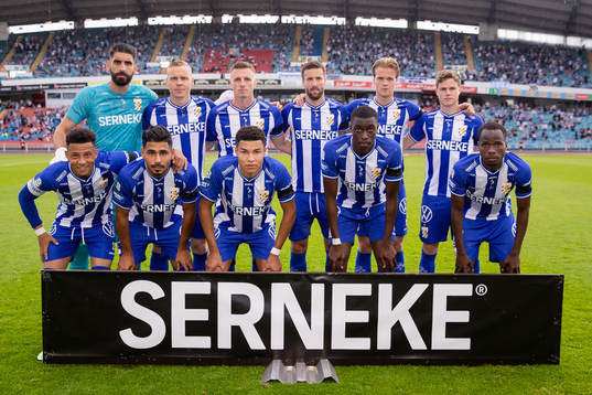 IFK Göteborgs startelva uppe fr.v. målvakt Giannis Anestis, Kolbeinn Sigthorsson, Calle Johansson, Mattias Bjärsmyr, August Erlingmark och Gustaf Norlin, Nedre raden fr.v. Tobias Sana, Hosam Aiesh, Alexander Jallow, Yahya Kalley och Alhassan Yusuf innan fotbollsmatchen i Allsvenskan mellan IFK Göteborg och Elfsborg den 5 juli 2021 i Göteborg. 